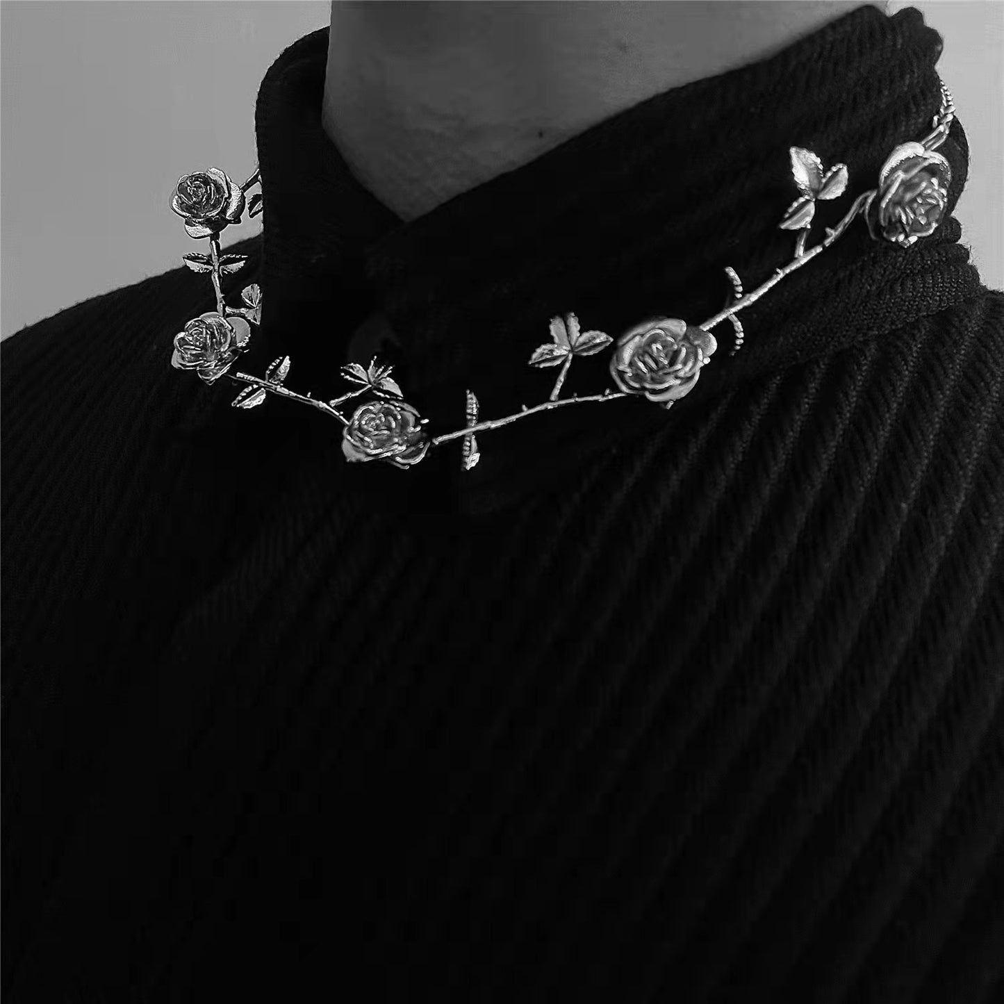 Unique Romantic Women Silver Metal Rose Necklace