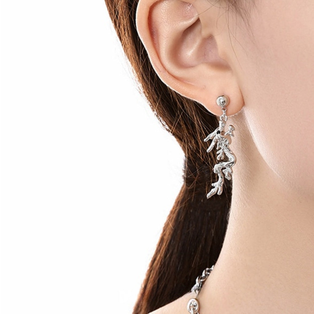 Chic Designer Silver Dragon Earring