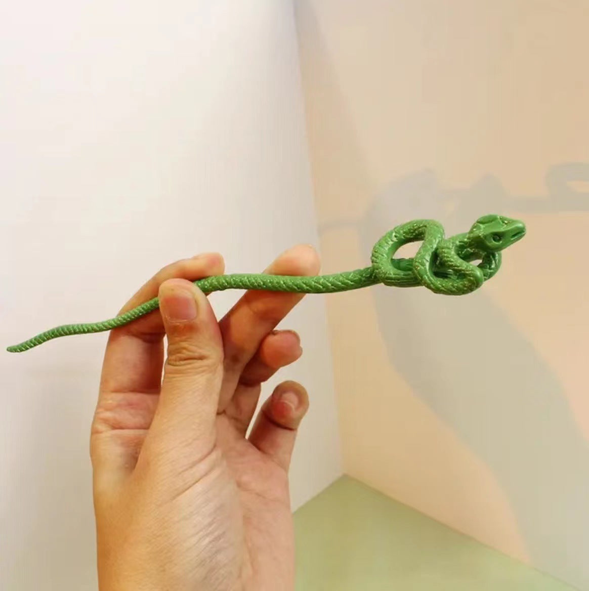 Chic Bai Zhu Snake Twining Hair Stick Hairpin