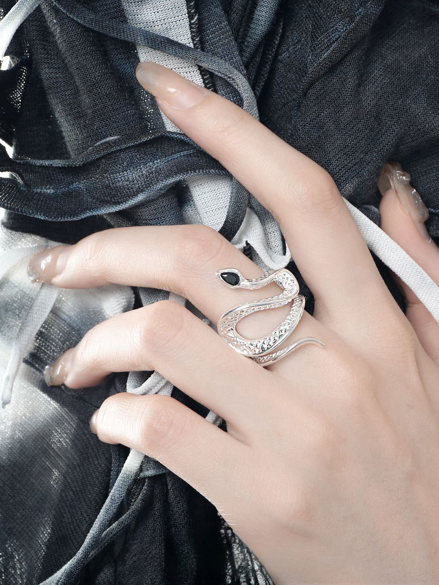 Designer Unisex Snake Twining Ring