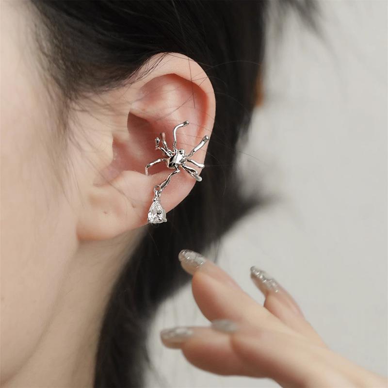 Gothic Style Silver Spider Rhinestone Ear Cuff (Single one)