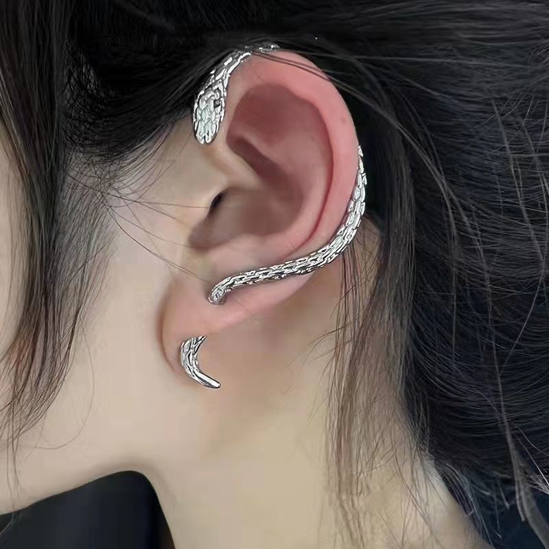 Designer Chic Silver Metal Snake Ear Stud