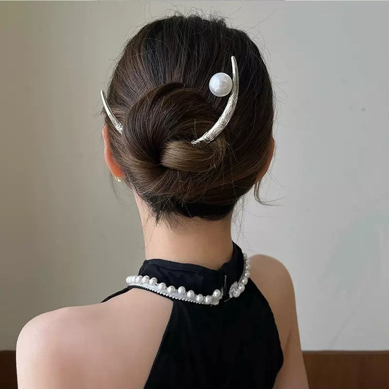 Retro Simple Pearl Crescent-shaped Moon Hairpin