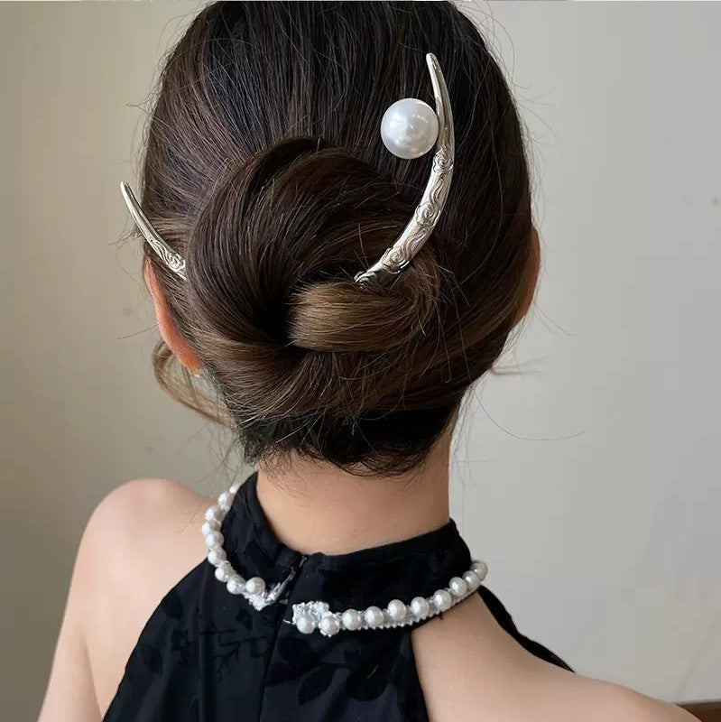 Retro Simple Pearl Crescent-shaped Moon Hairpin