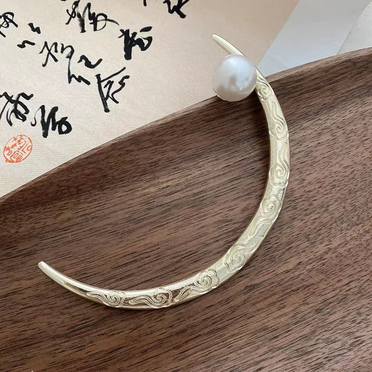 Retro Simple Pearl Crescent-shaped Moon Hairpin